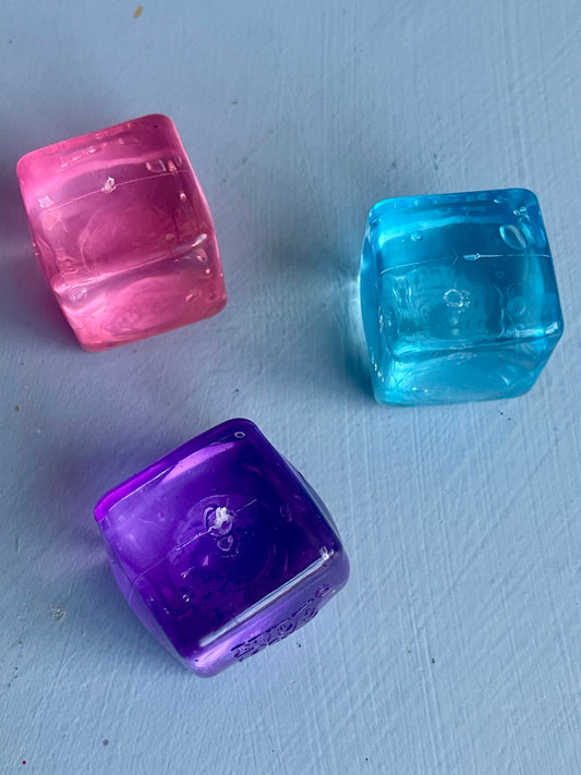 Squish mini cubes